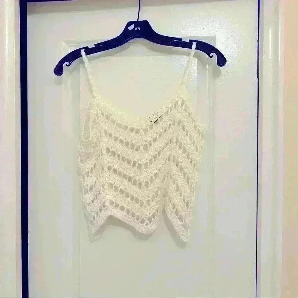 Taroo crochet crop top in off white - Picture 2 of 4